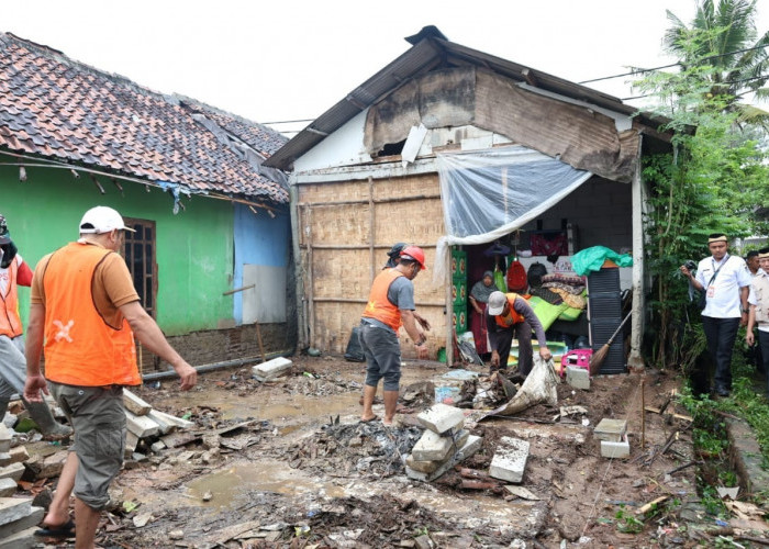 Bupati Bangun Rumah Korban Puting Beliung