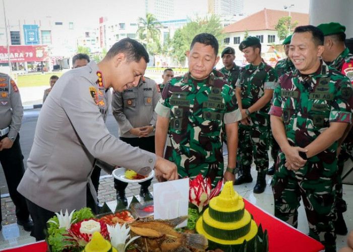 Doa dan Syukuran, TNI Beri Kejutan di Hari Bhayangkara ke-79 kepada Polres Metro Tangerang Kota