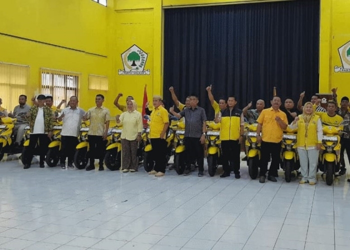 Peringati HUT, Golkar Kota Bagi-Bagi Sepeda Motor 