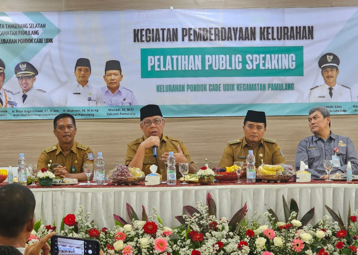 Tingkatkan Rasa Percaya Diri, RT dan RW Kelurahan PCU Dilatih Public Speaking