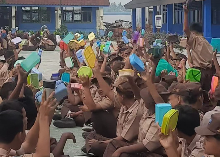 SMPN 1 Sukadiri Biasakan Siswa Membawa Bekal Makanan