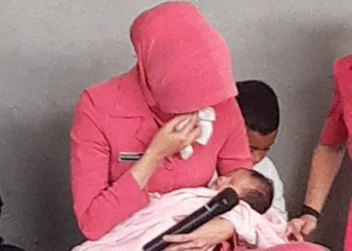 Istri Kapolresta Menangis di Hadapan Anak Yatim