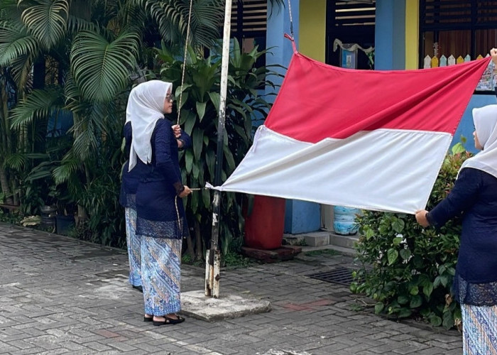 SDN Karawaci 6 Rayakan Hardiknas dengan Upacara Bendera 