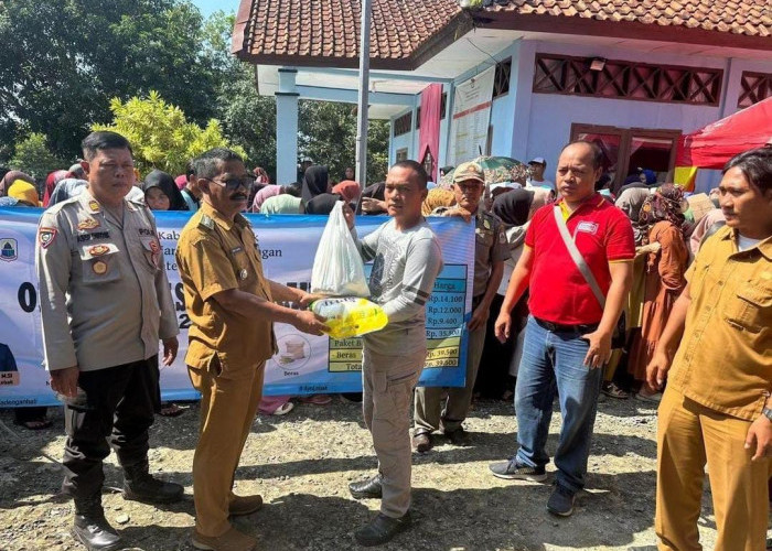 Warga Lebak Serbu Sembako Murah 