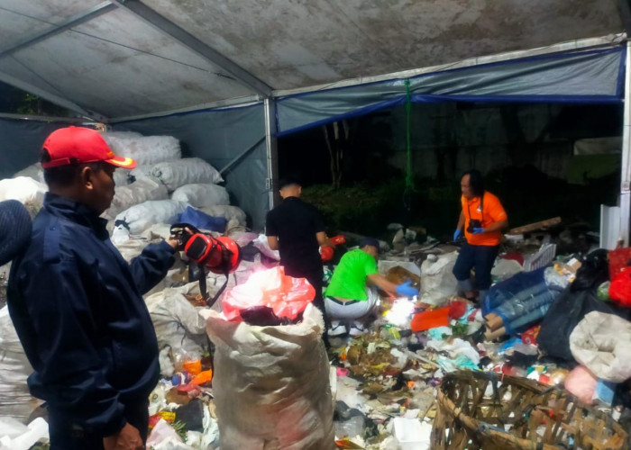 Jasad Bayi Perempuan Ditumpukan Sampah Gegerkan Warga Serpong Utara