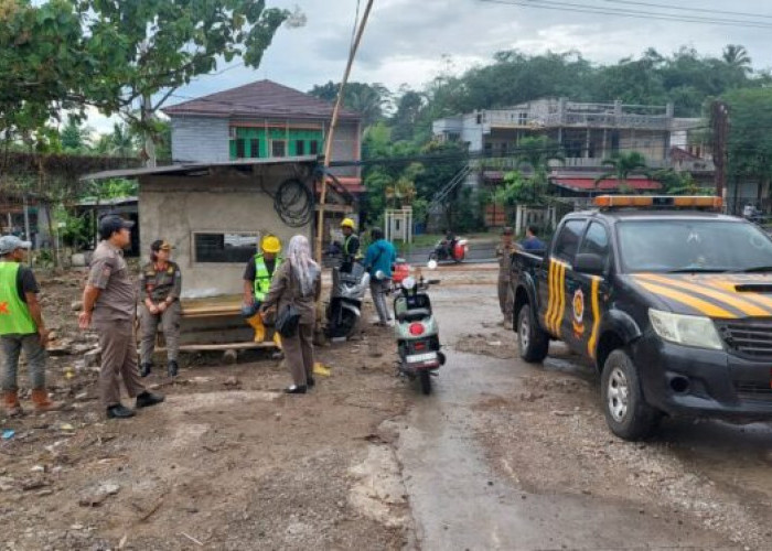 Belum Kantongi Ijin, Satpol PP Hentikan Pembangunan Gudang Indocement