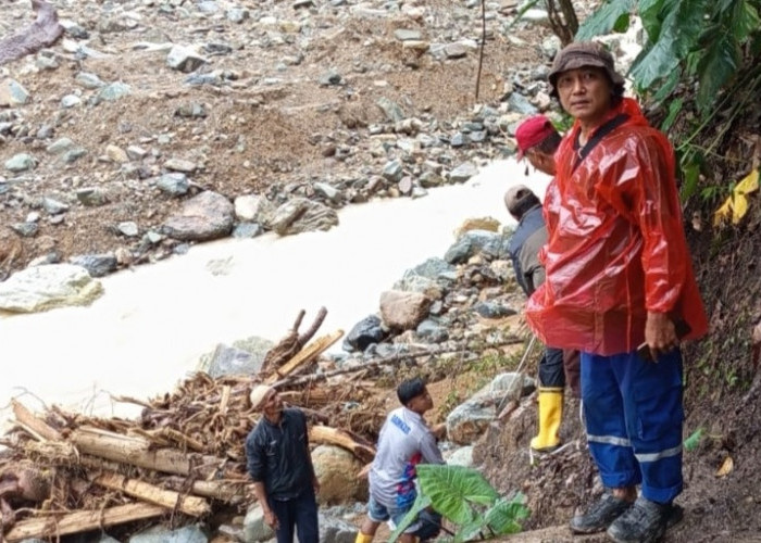 Relawan Kota Bantu Pembangunan Jalan di Sumbar