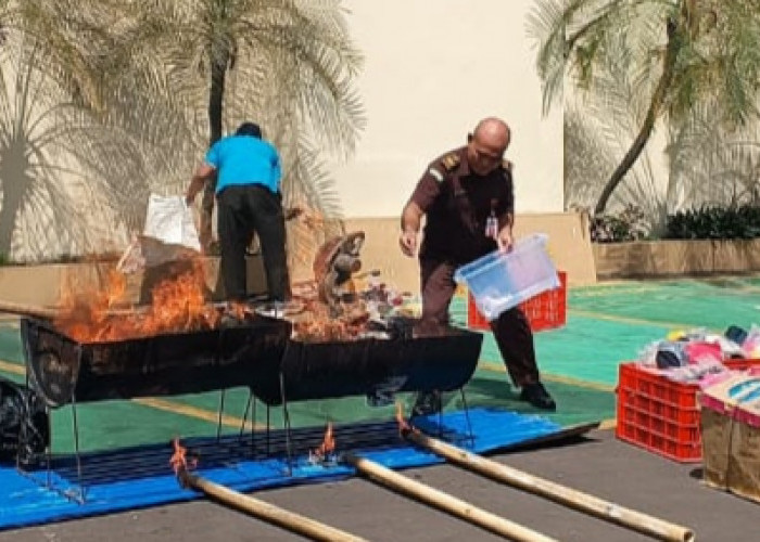 Kejari Kota Tangerang Musnahkan Barang Bukti Tipidum