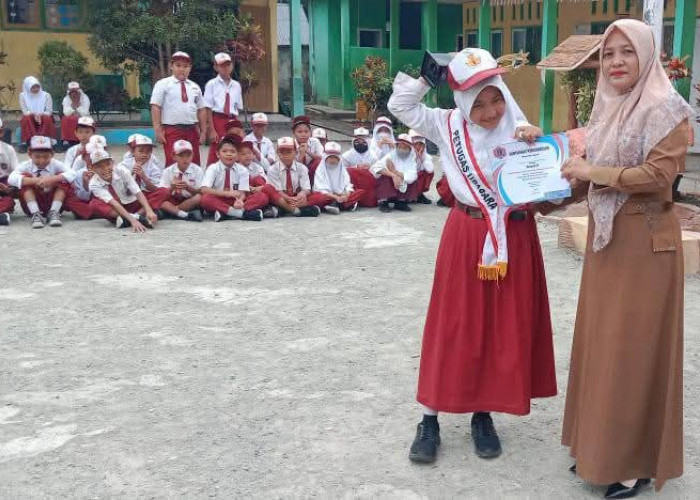 SDN Rajeg II Konsisten Berikan Semangat Siswa 