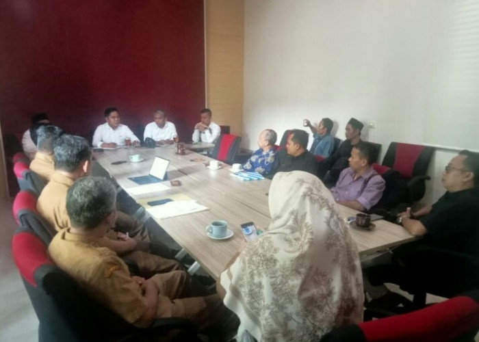 Paguyuban Pedagang Pasar Sampay Protes Gate Parking 