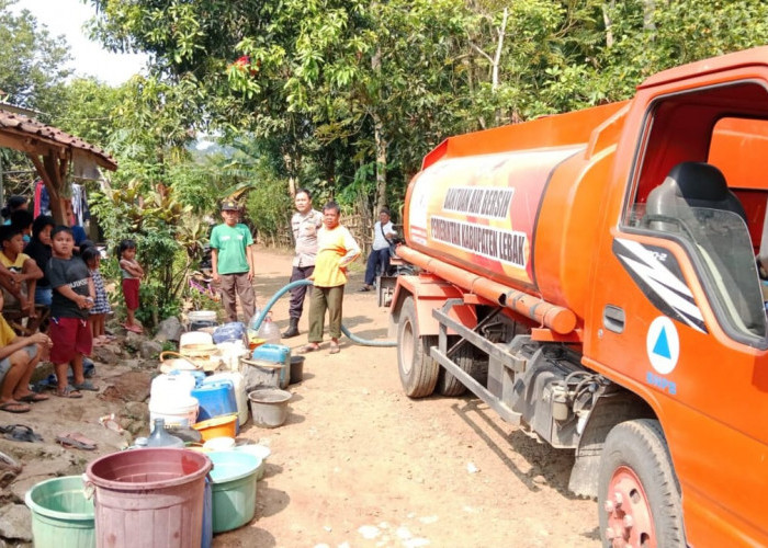 Alami Krisis Air Bersih, BPBD Salurkan 98 Ribu Liter Air Bersih ke 17 Desa di Lebak 