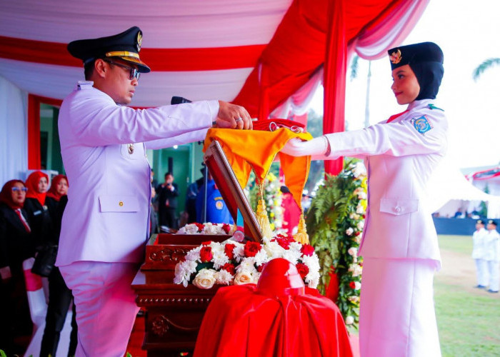 Pilar Jadi Inspektur Upacara Penurunan Bendera di Peringatan HUT ke-79 RI