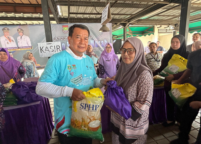 Bupati Tangerang Buka Pasar Sembako Murah 