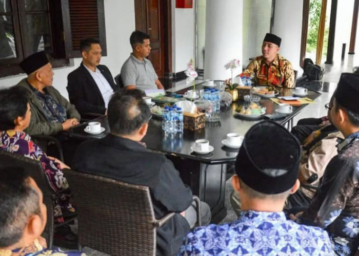 Hasbi Terima Wakaf 1.000 Mushaf Al-Quran