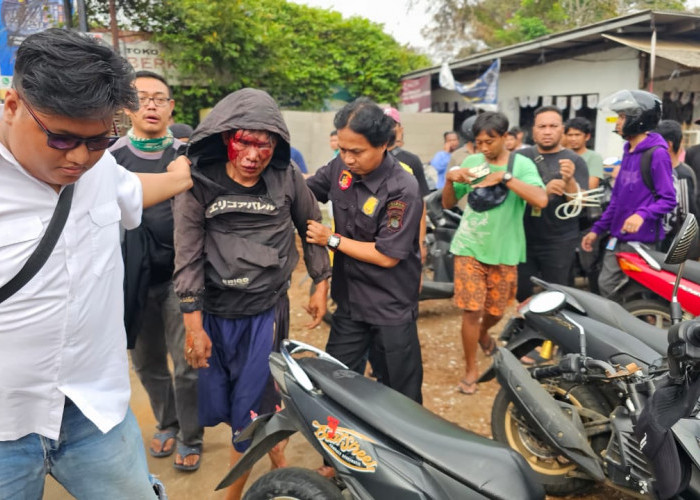 Kepergok Saat Melakukan Aksinya, Pencuri Babak Belur Dihajar Warga