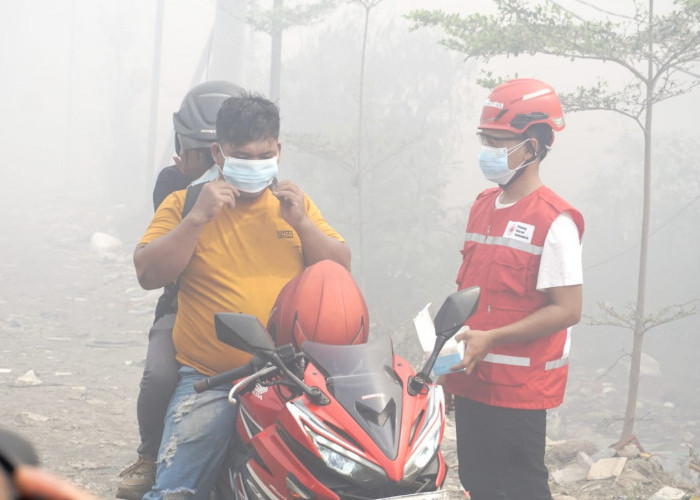Kebakaran TPA Jatiwaringin Hanguskan 5 Hektare Lahan, Warga Diminta Kurangi Aktivitas di Luar Rumah