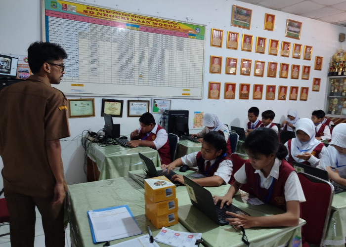 Pinjam Laptop Guru untuk Atasi Kekurangan Komputer, TKA SDN Daan Mogot 1 Berjalan Lancar
