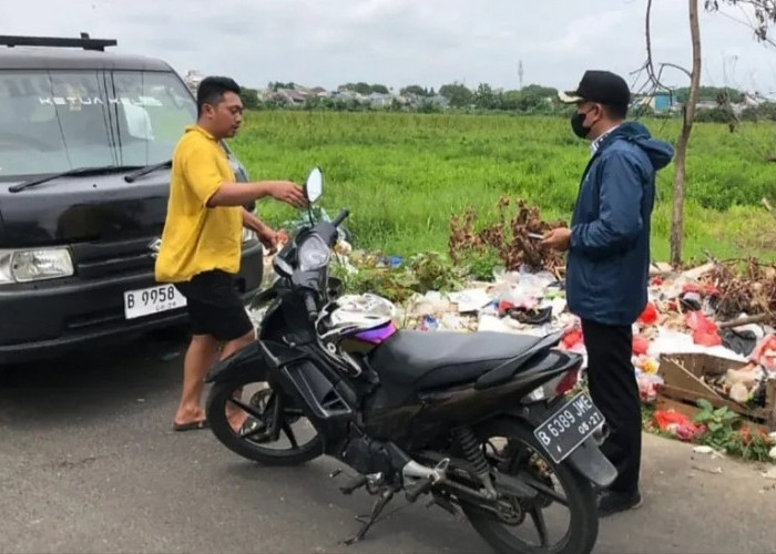 Lurah Periuk Tangkap Basah Pelaku Buang Sampah ke Situ Bulakan
