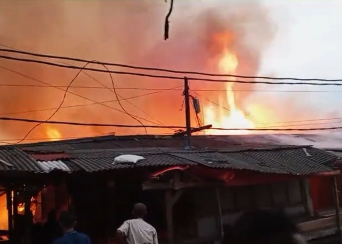 Kios Pasar Ikan Labuan Hangus Terbakar