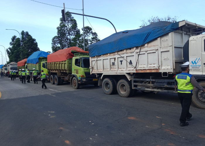 Langgar Jam Operasional, 33 Truk Tanah Dikandangin Polisi di Tangerang