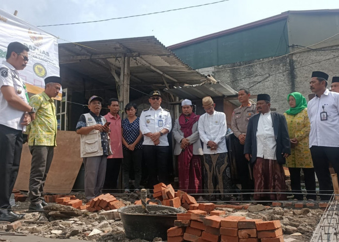 BAZNAS UPZ Kecamatan Kosambi Bedah Rumah Warga