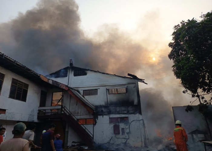 Gudang Kosong di Tanah Tinggi Terbakar, 9 Unit Mobil Damkar Dikerahkan