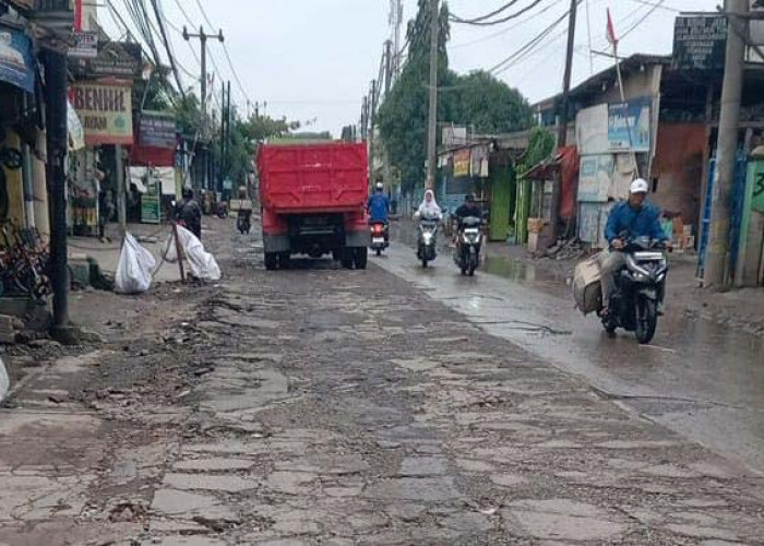 Warga Pantura Minta Pemkab Perbaiki Jalan Rusak 