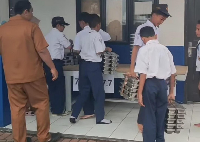 SMPN 2 Pagedangan Bahas Teknis Selama Ramadan Bersama Dapur MBG, Pastikan Distribusi MBG Berjalan Lancar