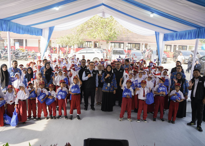 Peringati Hari Anak Nasional, BRI Region 8 Jakarta 3 Salurkan Bantuan Pendidikan untuk Siswa Berprestasi