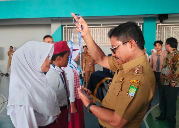 Ribuan Siswa Terima Program Sekolah Swasta Gratis