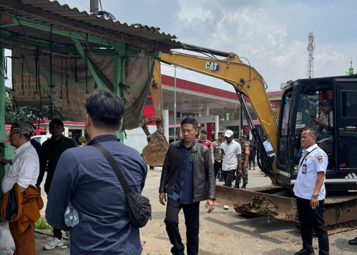 Kejari Dampingi Pengosongan Lahan di Situ Gadung