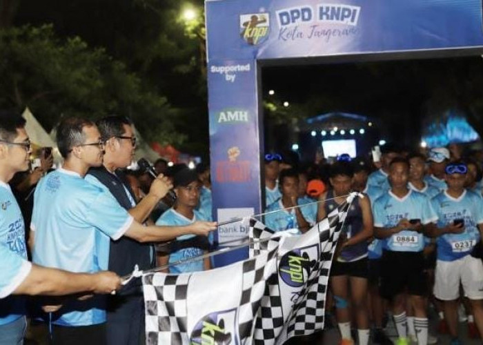 Ribuan Pelari Ramaikan KNPI Colour Night Run 