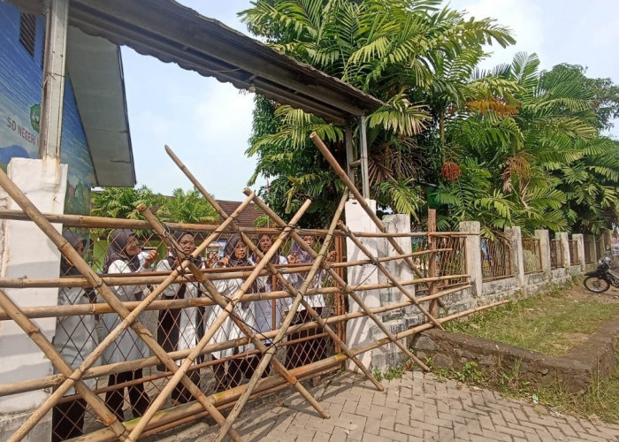 SDN Kuranji Disegel, Pemkot Ancam Tempuh Jalur Hukum