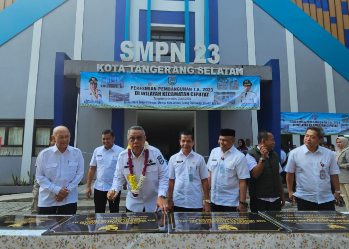 Benyamin Davnie Resmikan Gedung SMPN 23 Tangerang Selatan
