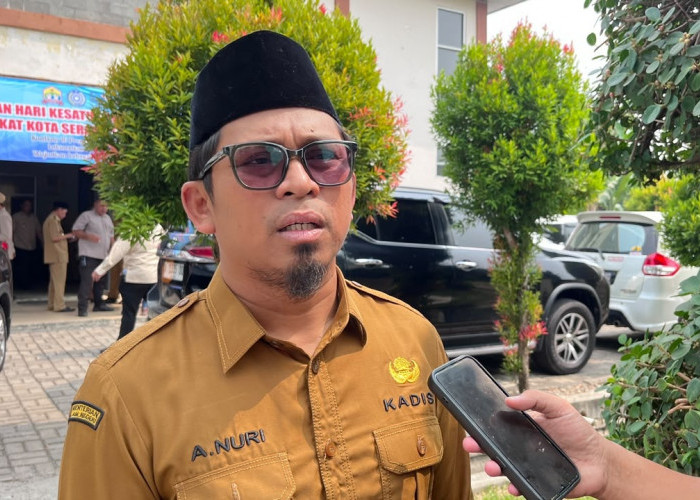 Dindikbud Ancam Copot Kepsek Jika Wajibkan Siswa Beli Seragam