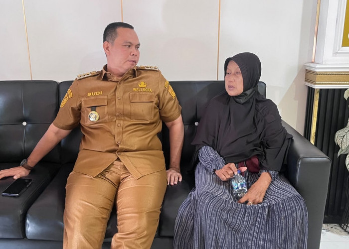 Ibu Mengadu, Dua Anak Sulit Pulang