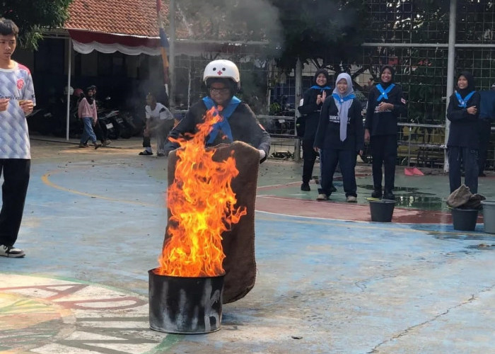 Tim Rescue 611 Latihan Padamkan Api, Masuk dalam Ekskul PMR SMPN 2 Curug 
