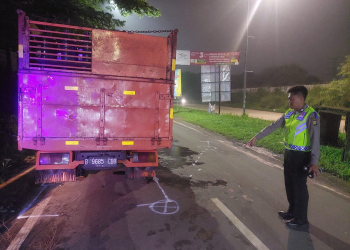 Tabrak Truk Lagi Berhenti Pemotor Tewas di Serpong