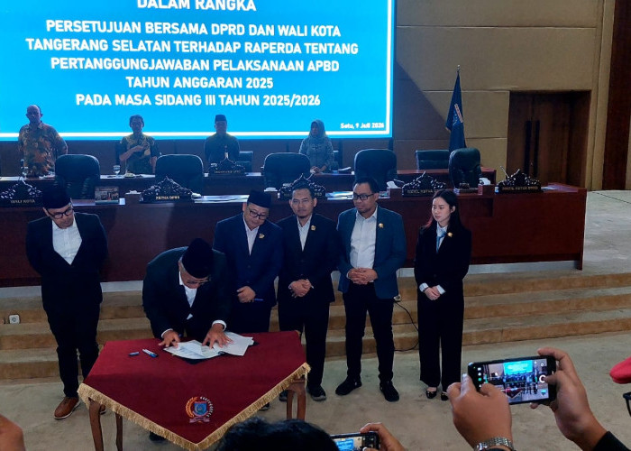 Paripurna DPRD Tangsel Hujan Interupsi