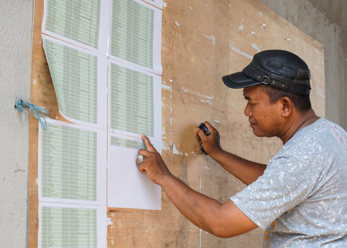 Kades Kosambi Buka Data Penerima Bansos