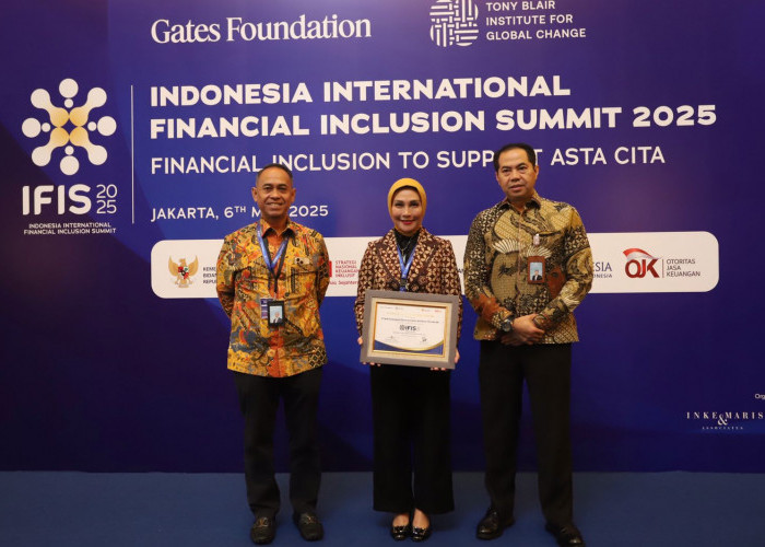 bank bjb Dukung dan Sukseskan IFIS 2025, Terima Penghargaan DNKI atas Percepatan Inklusi Keuangan Nasional 
