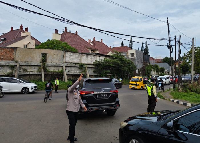 Atur Lalin, Polsek Serpong Kerahkan Babinkamtibmas ke Jalan