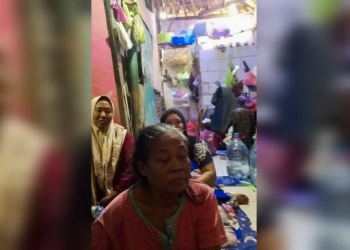 Mengintip Duka di Desa Pasilian Kronjo, Nestapa Lansia Merawat Istri Lumpuh di Rumah Tak Layak Huni