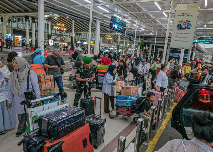 Arus Balik Nataru, Ribuan Orang Padati Soetta