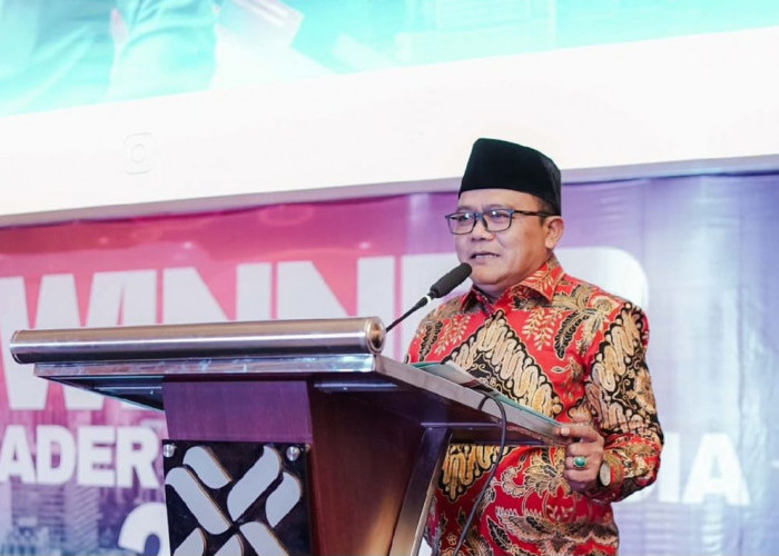 Ketua DPRD Kabupaten Tangerang Kholid Ismail Dapat Penghargaan dari Seven Media Asia dan Asian Global Council 