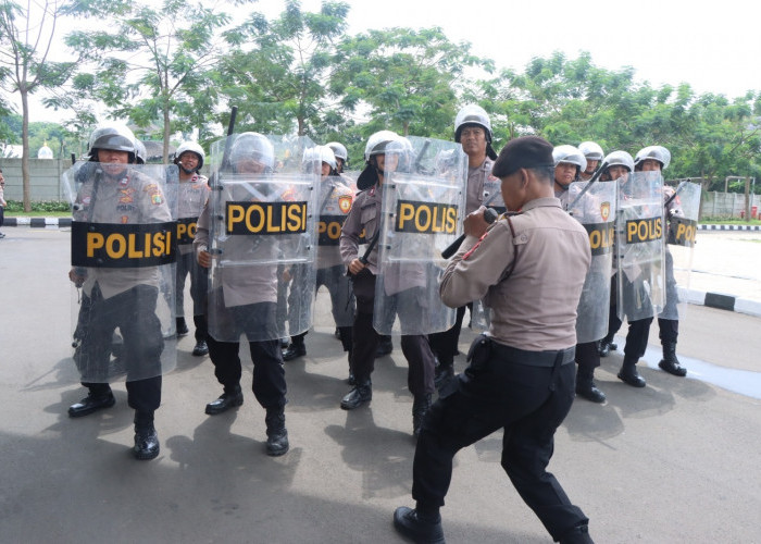 Samapta Polrestro Dilatih Kendalikan Massa