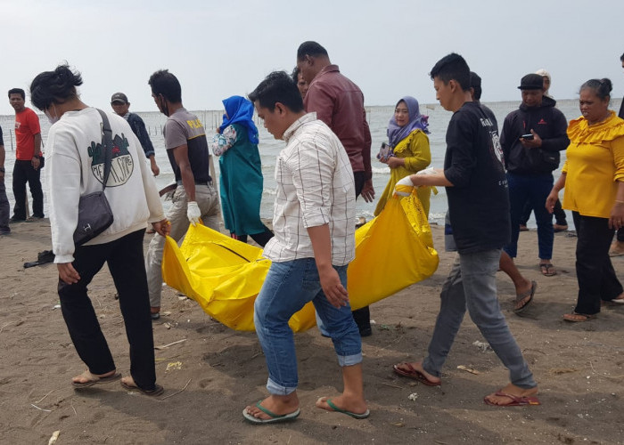 Warga Temukan Mayat Perempuan di Pantai Pasir Putih Desa Marga Mulya