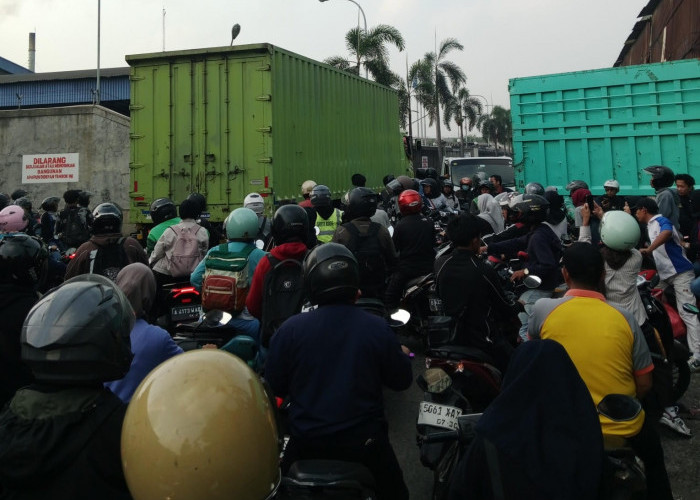 Kemacetan Lumpuhkan Jalan Industri Cikupa, Warga Menjerit Setiap Hari