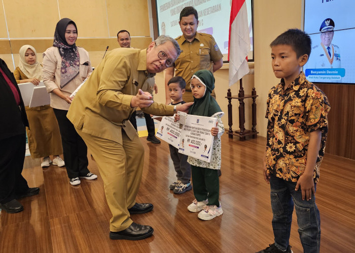 1000 Siswa Kurang Mampu Dapat Bantuan Pendidikan