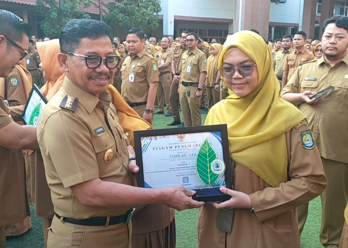Sulap Barang Bekas Jadi Alat Belajar Interaktif, Guru SMPN 30 Kota Tangerang Raih Penghargaan